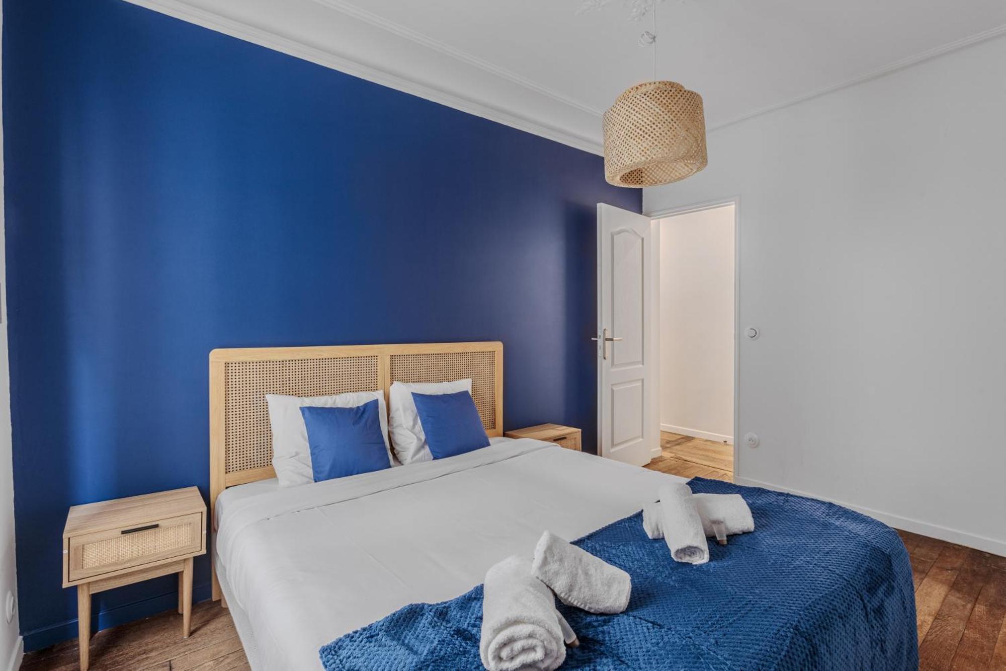 Apartment Splendide 18eme 6p Paris