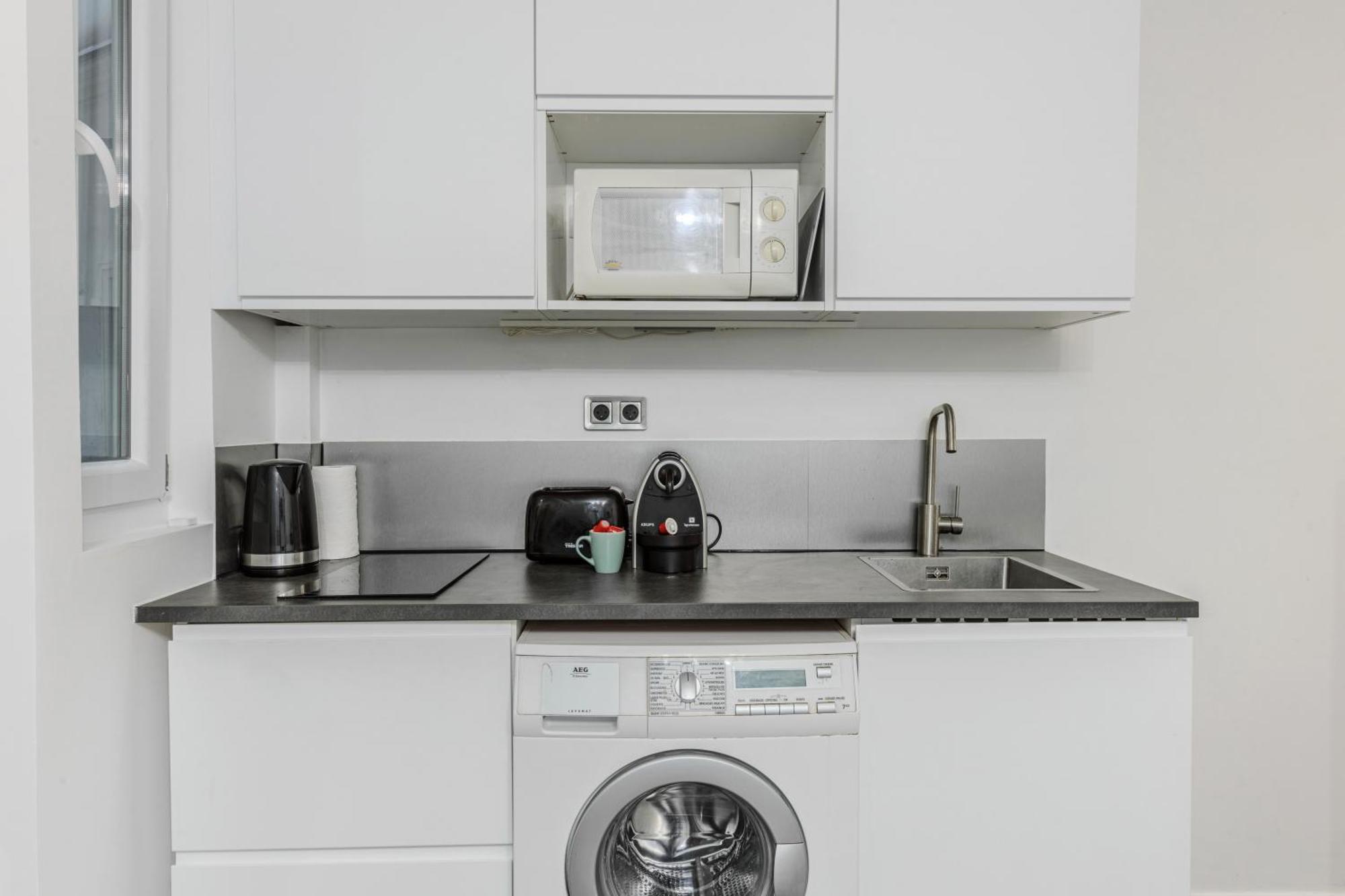 Apartment Splendide 18eme 6p Paris